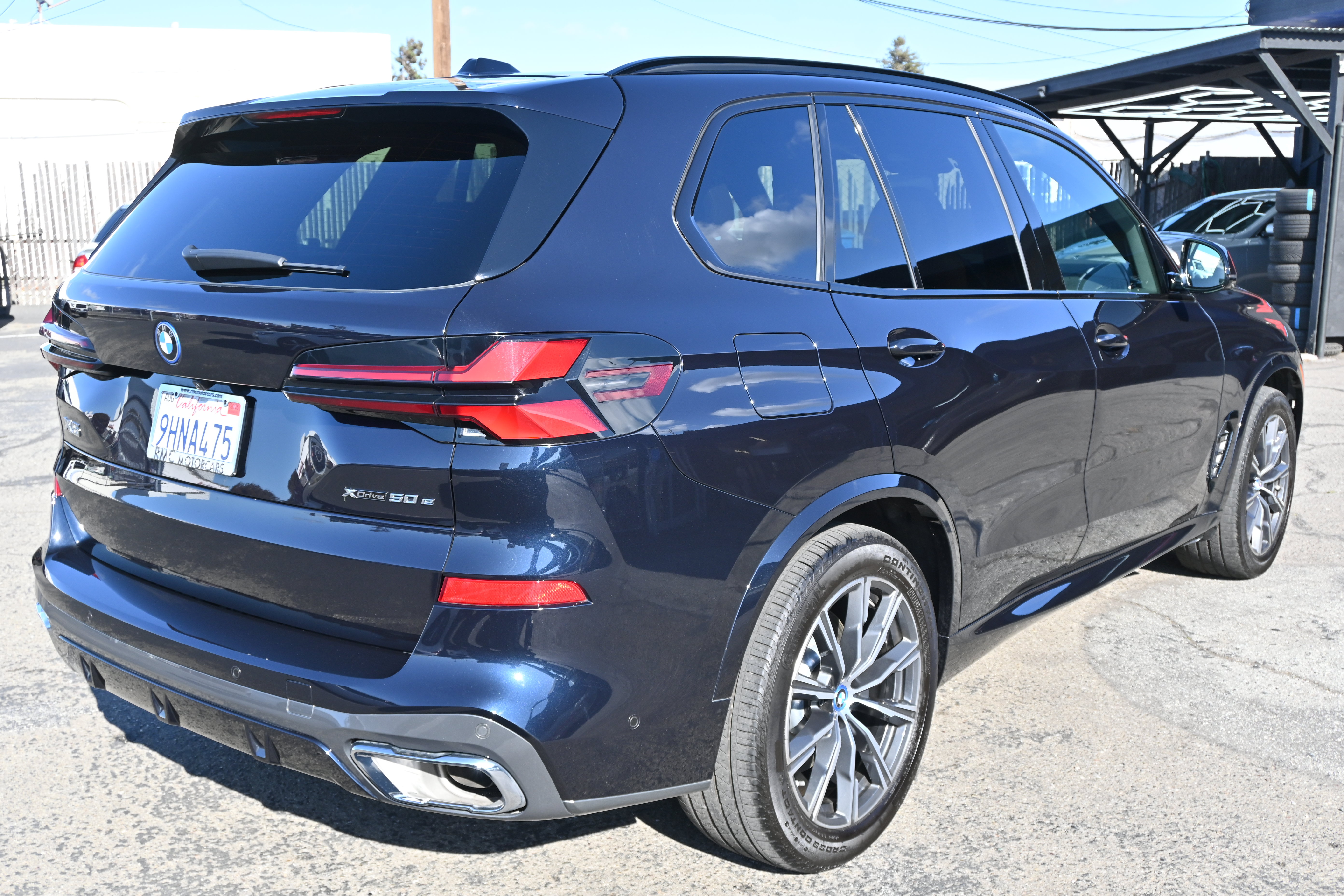 Used 2024 BMW X5 xDrive50e w/ M Sport Package AWD/4WD image 4