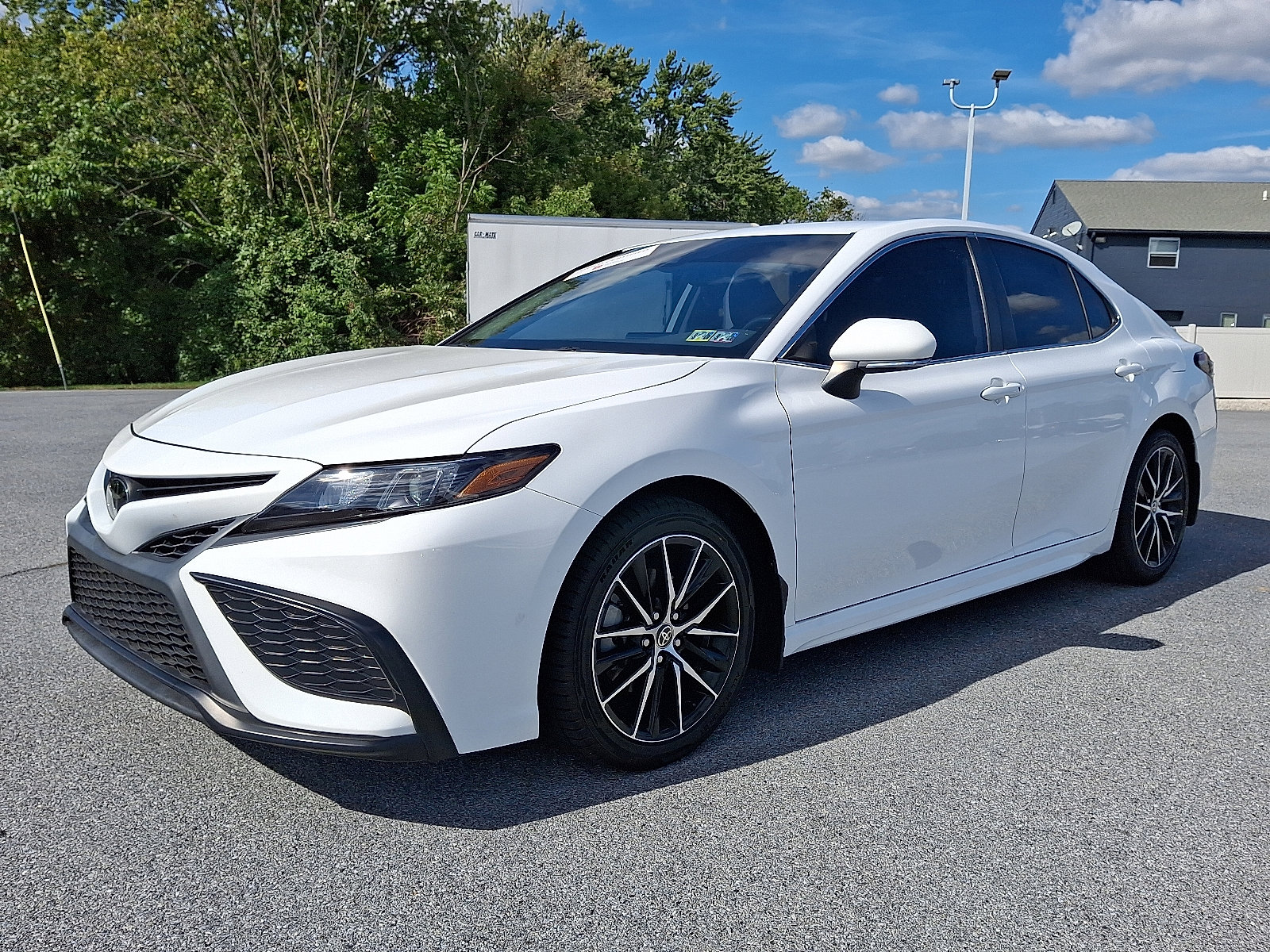Certified 2022 Toyota Camry SE w/ Convenience Package image 3