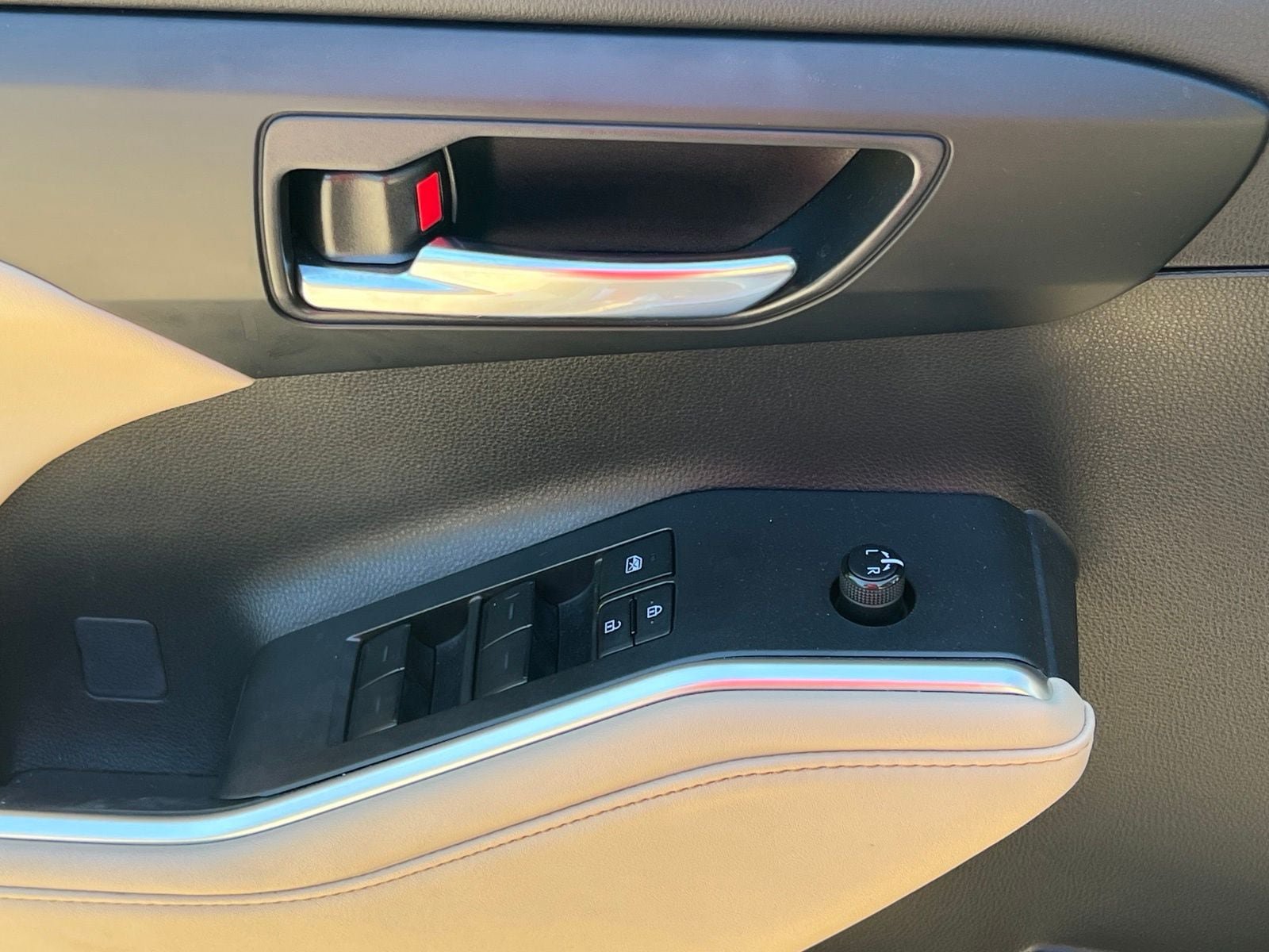 Used 2023 Toyota Highlander XLE FWD image 27