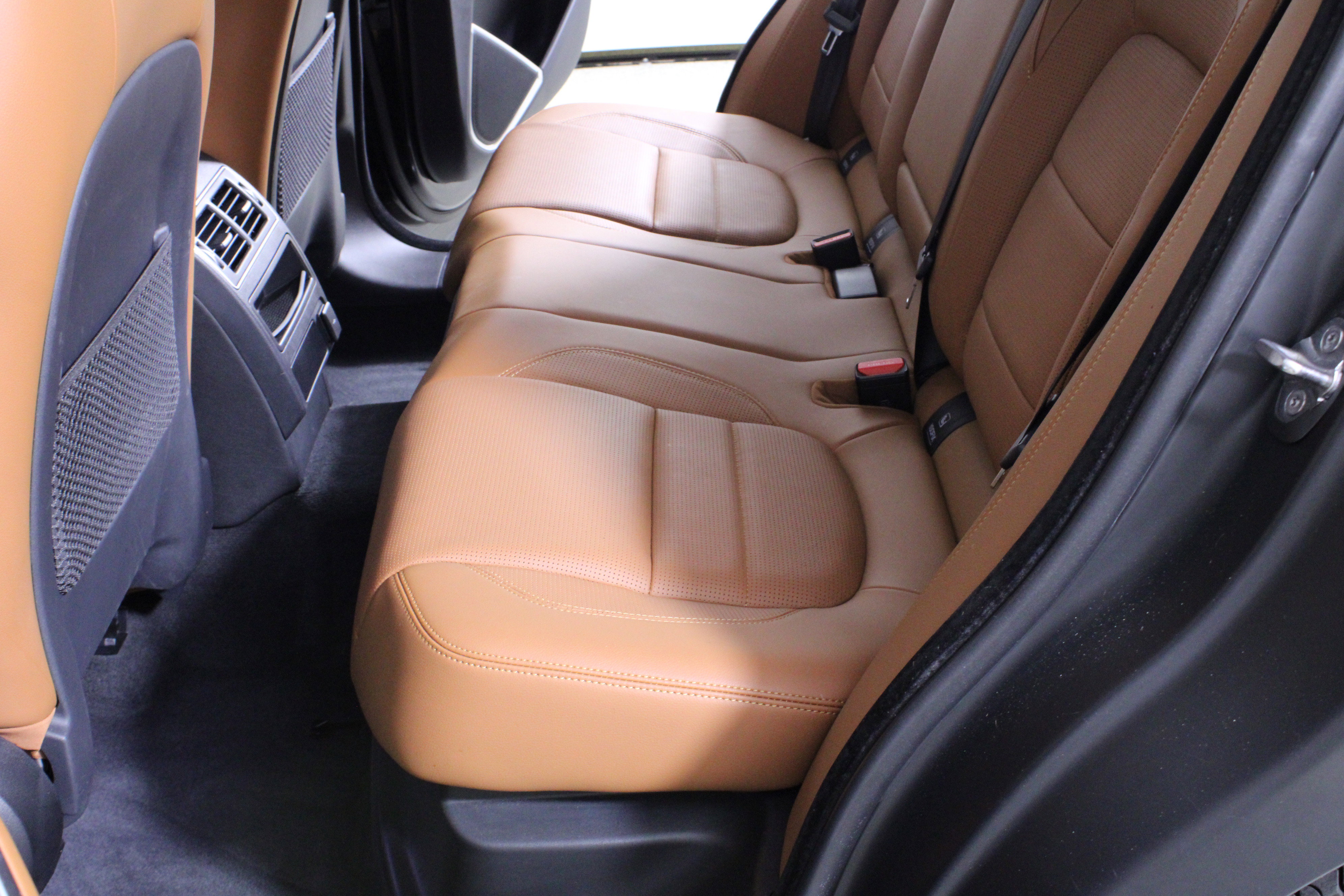 Used 2023 Jaguar F-PACE R-Dynamic S image 13