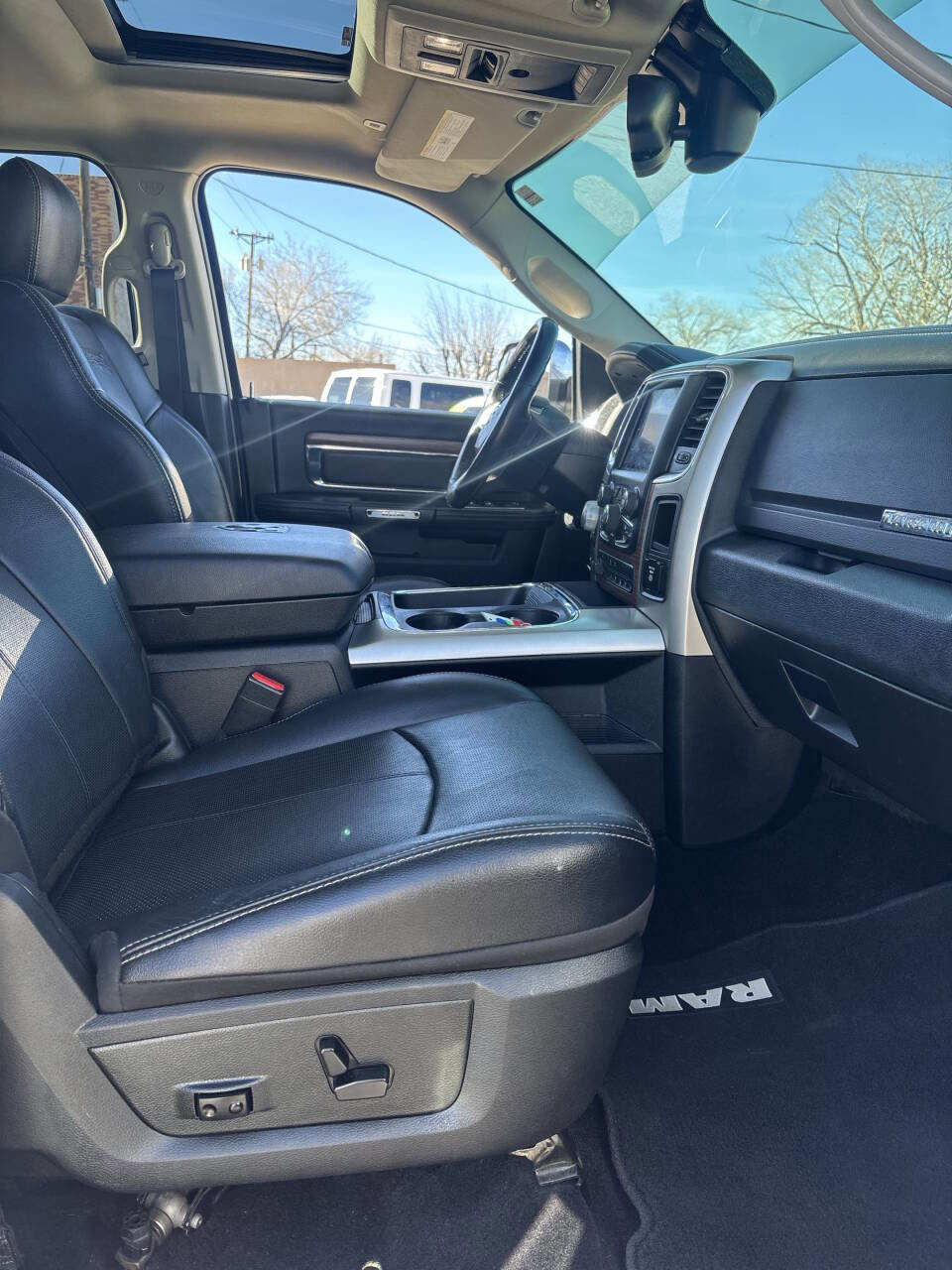 Used 2018 RAM 1500 Laramie w/ Convenience Group image 18