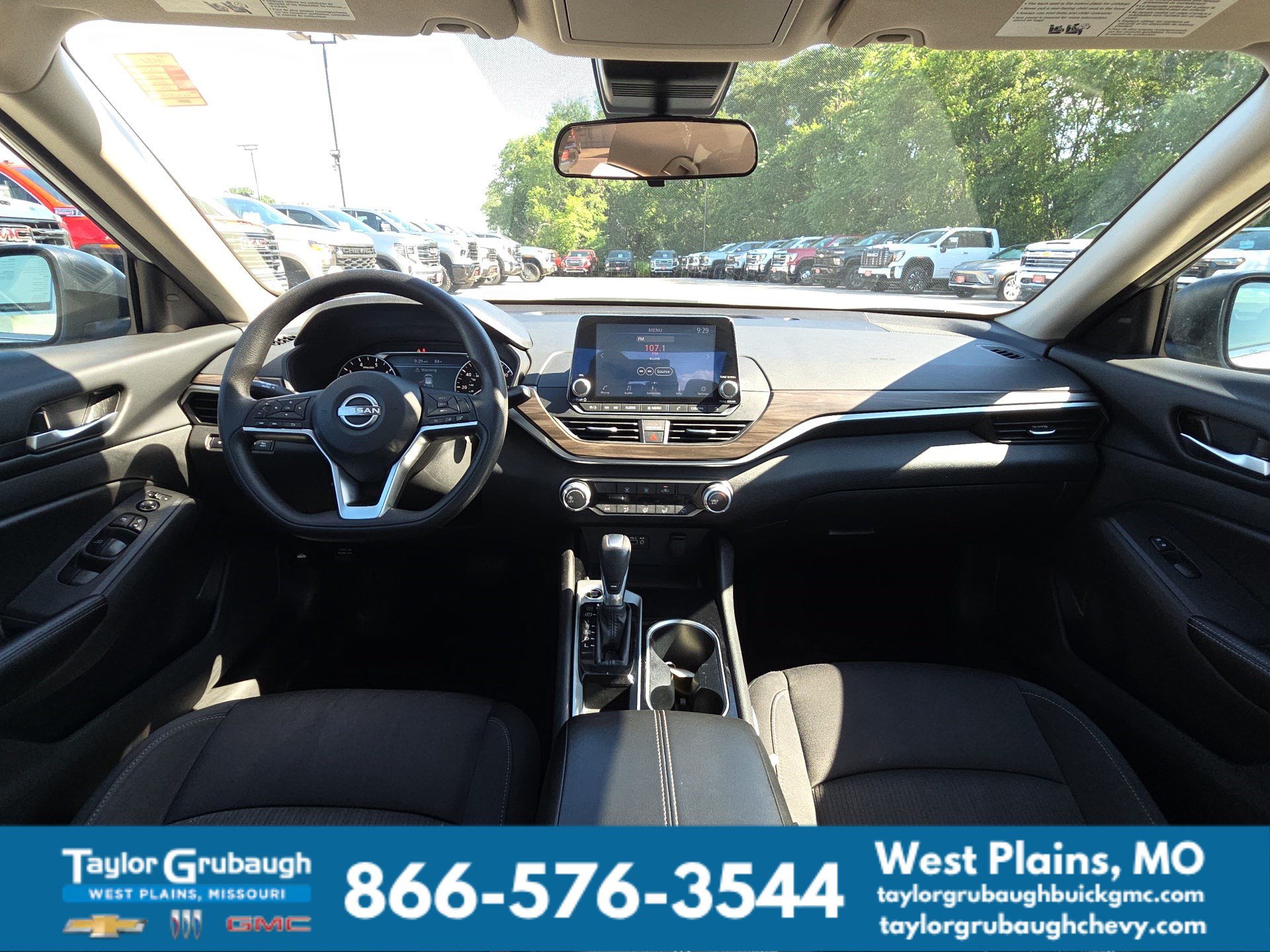 Used 2024 Nissan Altima 2.5 SV FWD image 29