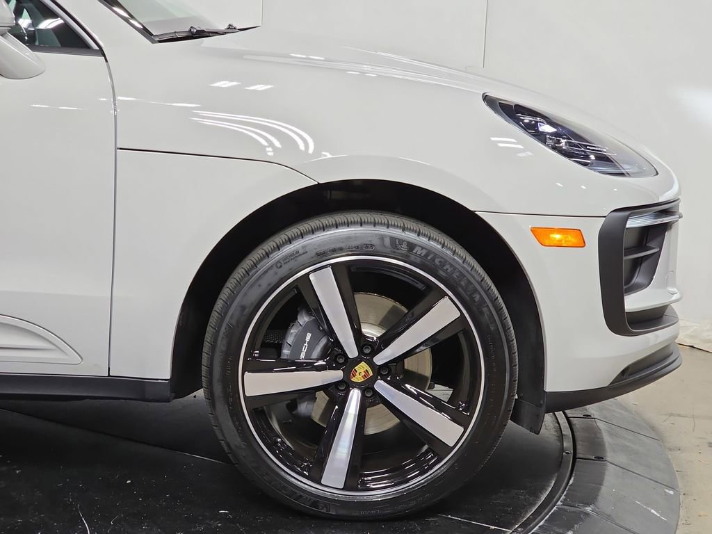 Certified 2026 Porsche Macan AWD/4WD image 11