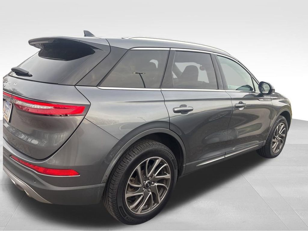 Used 2021 Lincoln Corsair AWD w/ Rear Removable Package Tray image 4