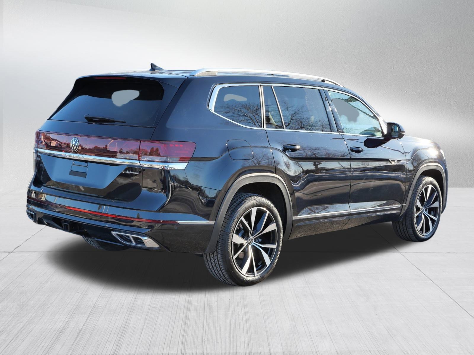 Certified 2025 Volkswagen Atlas SEL Premium R-Line image 7