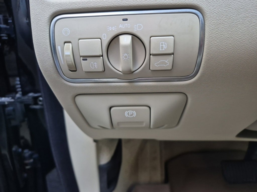 Used 2016 Volvo XC70 T5 Platinum image 19