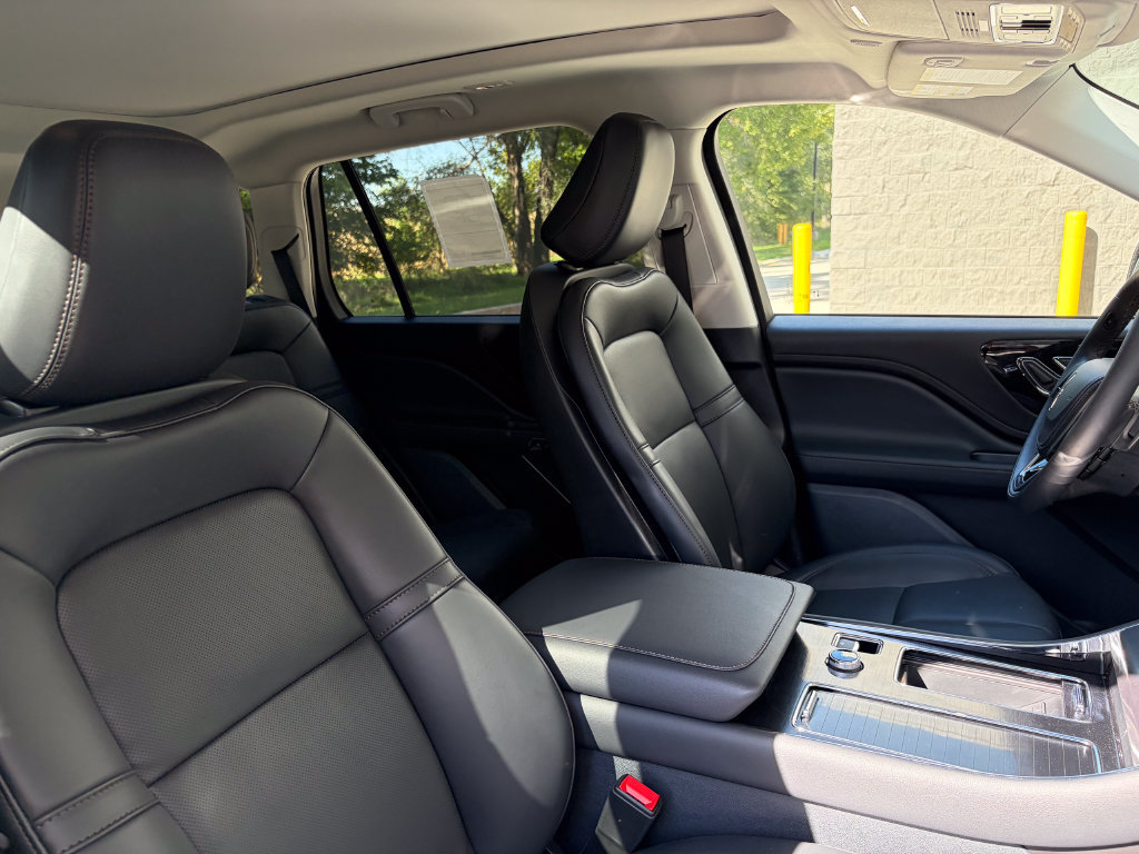New 2027 Lincoln Aviator AWD w/ Jet Appearance Package image 31