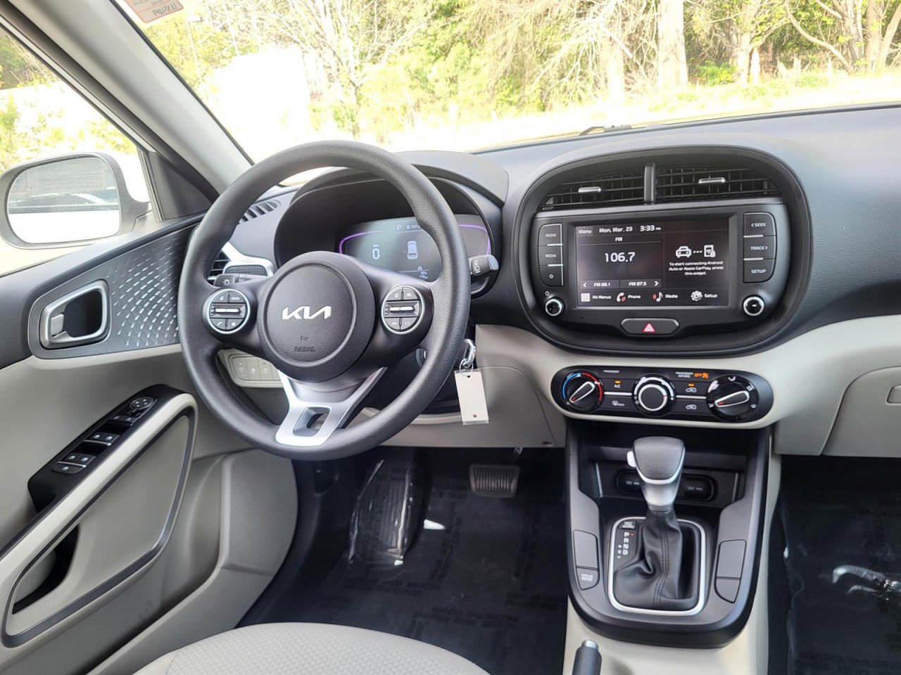 Used 2025 Kia Soul LX w/ LX Technology Package image 15