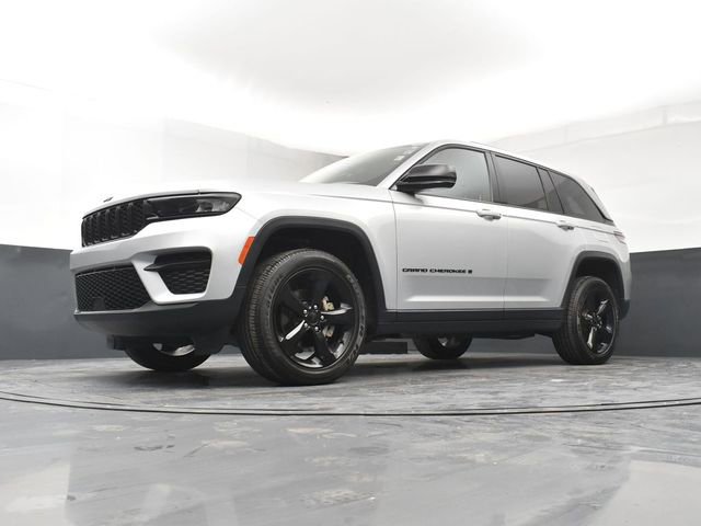 Used 2023 Jeep Grand Cherokee Altitude AWD/4WD image 21