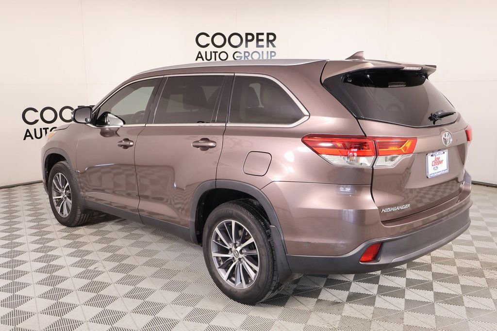 Used 2019 Toyota Highlander XLE image 24