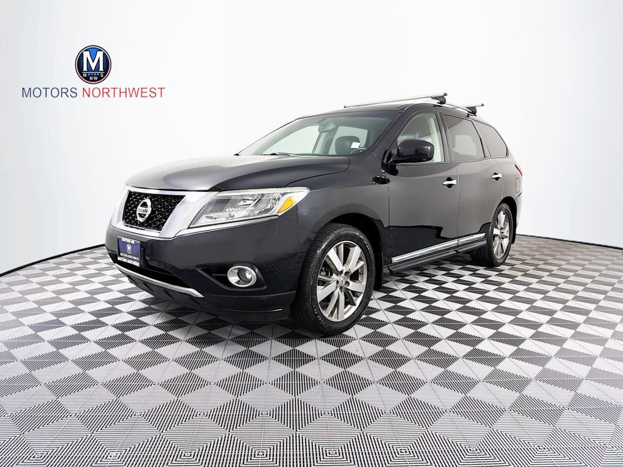 Used 2015 Nissan Pathfinder Platinum w/ Family Entertainment Package AWD/4WD image 1