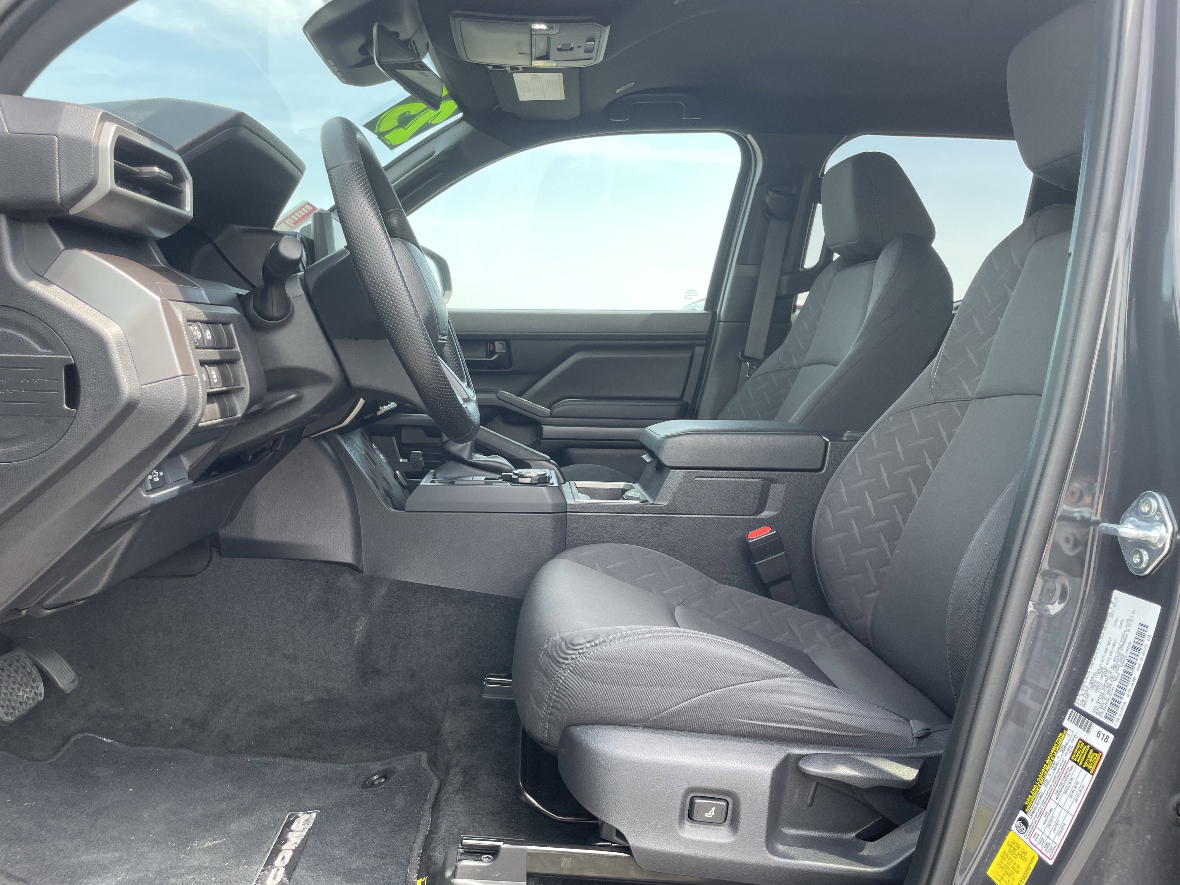 Used 2025 Toyota Tacoma SR5 AWD/4WD image 12