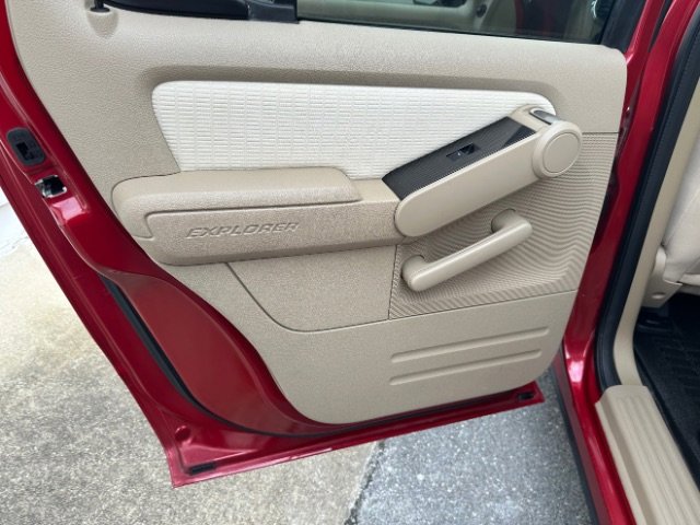 Used 2010 Ford Explorer Sport Trac XLT image 27