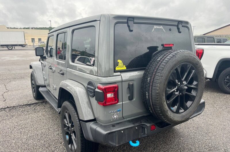 Used 2023 Jeep Wrangler Unlimited Sahara w/ Cold Weather Group AWD/4WD image 3