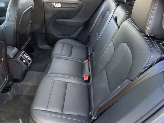 Certified 2025 Volvo XC40 B5 Plus w/ Protection Package Premier image 18