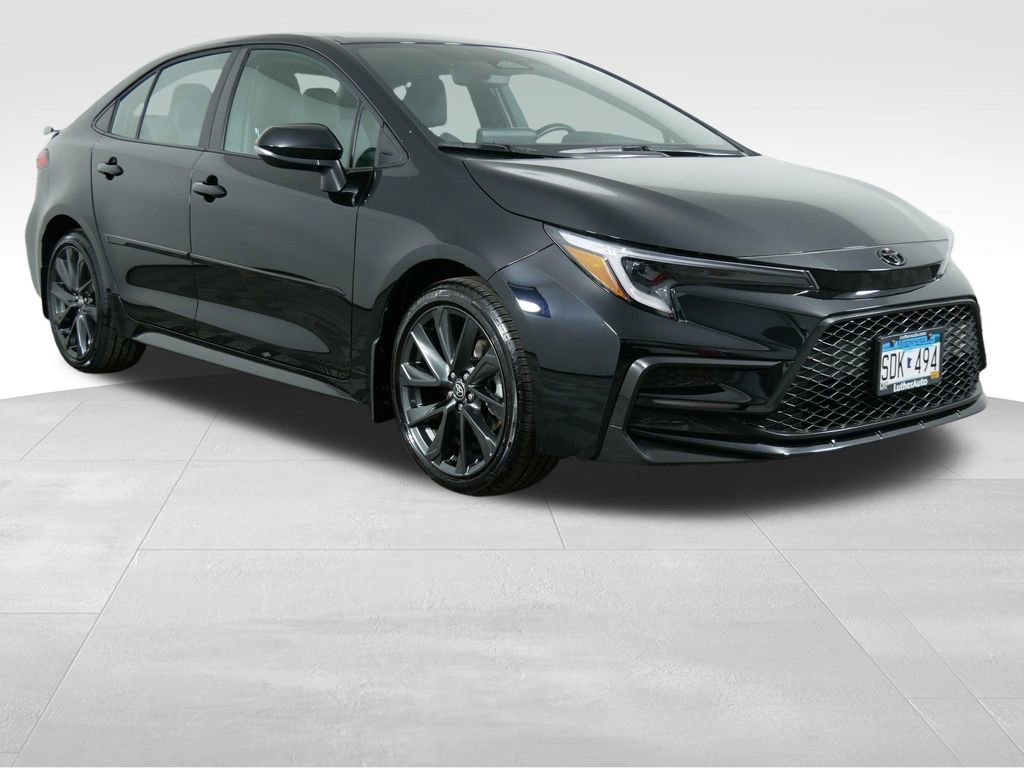 Used 2025 Toyota Corolla SE w/ Convenience Package image 2
