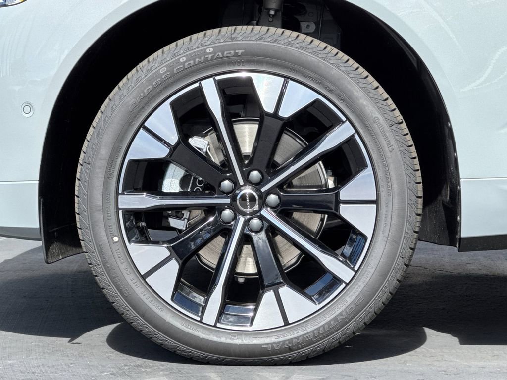 New 2026 Volvo XC60 B5 Plus w/ Climate Package image 25