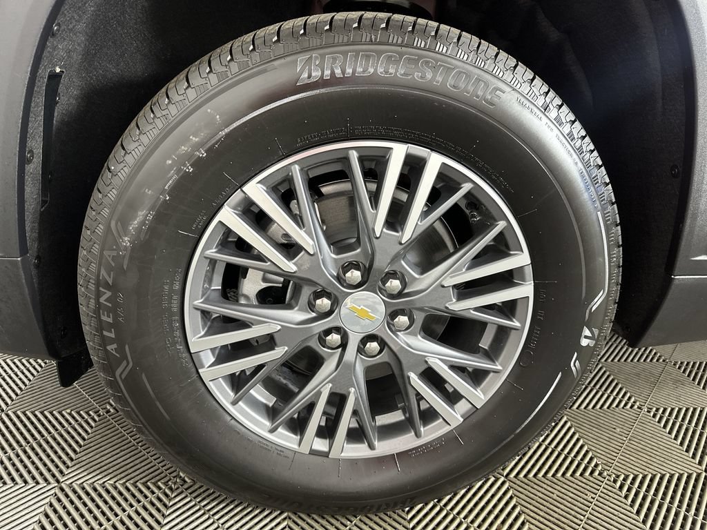 New 2027 Chevrolet Traverse LT w/ LPO, Floor Liner Package FWD image 33