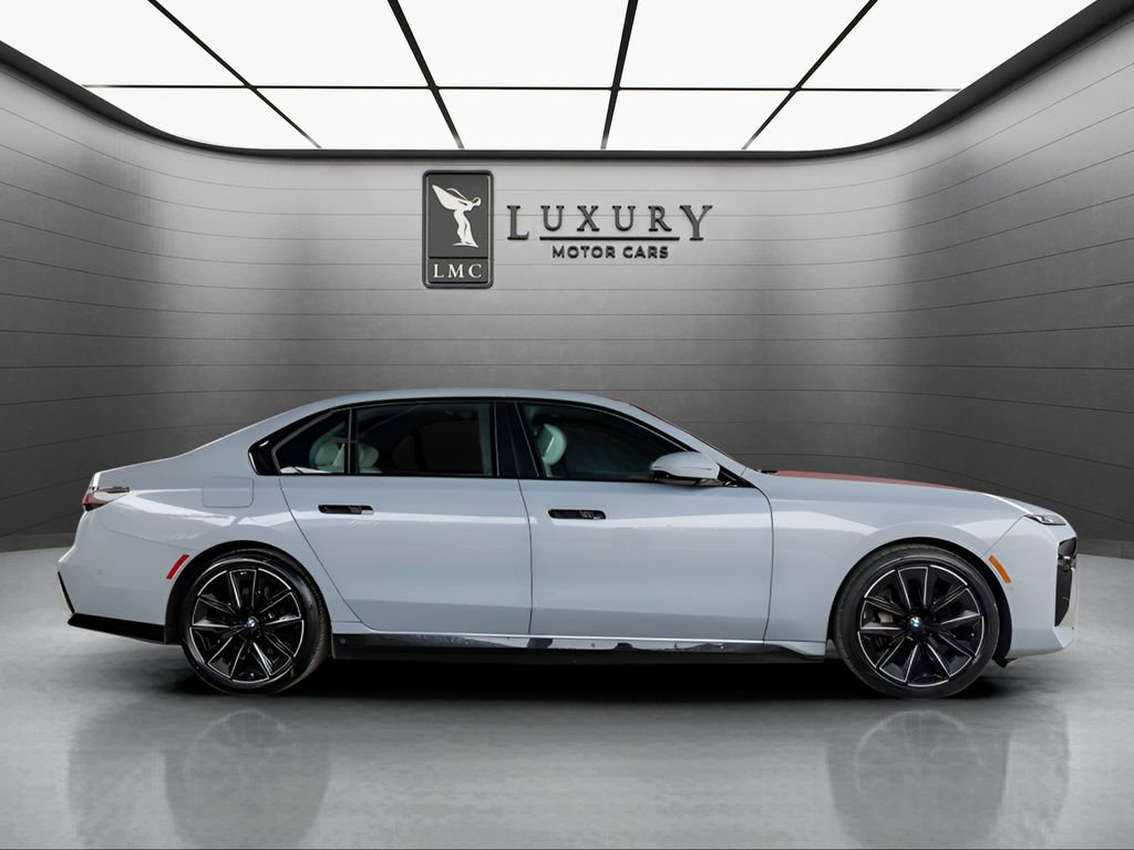 Used 2023 BMW i7 xDrive60 w/ Executive Package 2 AWD/4WD image 9