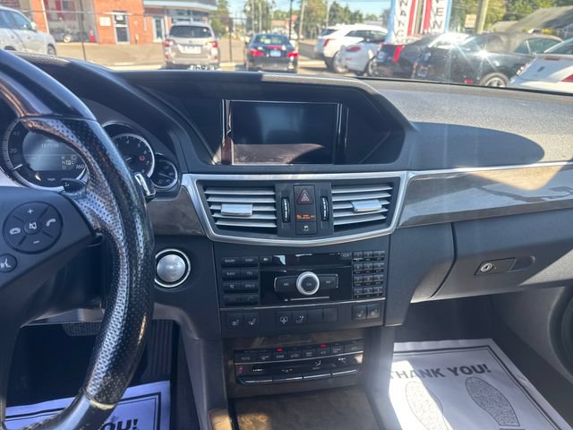 Used 2010 Mercedes-Benz E 550 4MATIC Sedan image 17