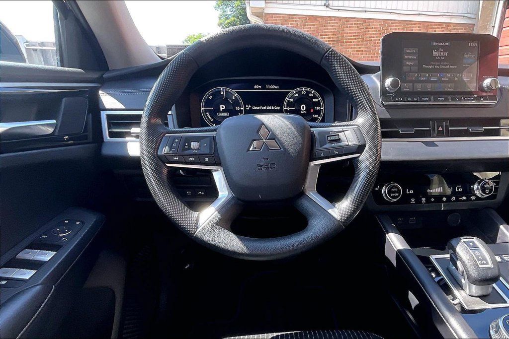 Used 2025 Mitsubishi Outlander ES AWD/4WD image 5