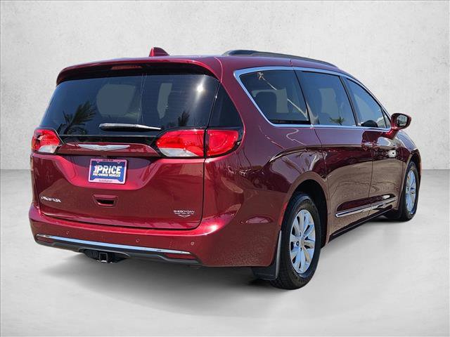 Used 2017 Chrysler Pacifica Touring-L FWD image 5