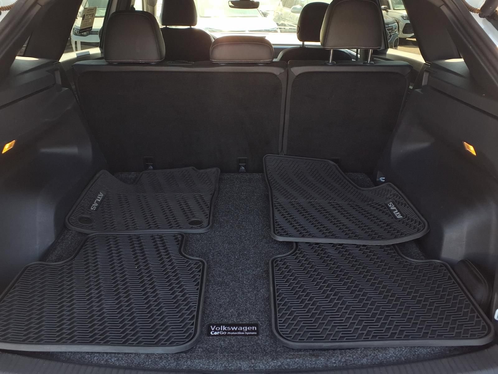 Certified 2022 Volkswagen Atlas Cross Sport SEL R-Line AWD/4WD image 10