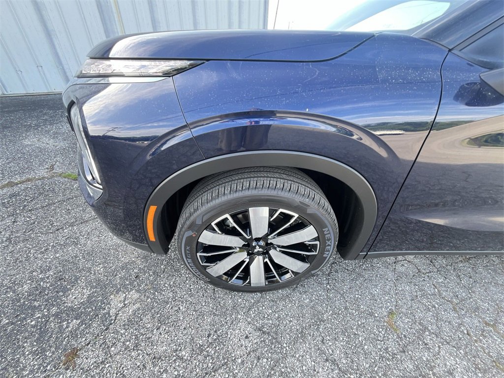 New 2025 Mitsubishi Outlander SE image 10