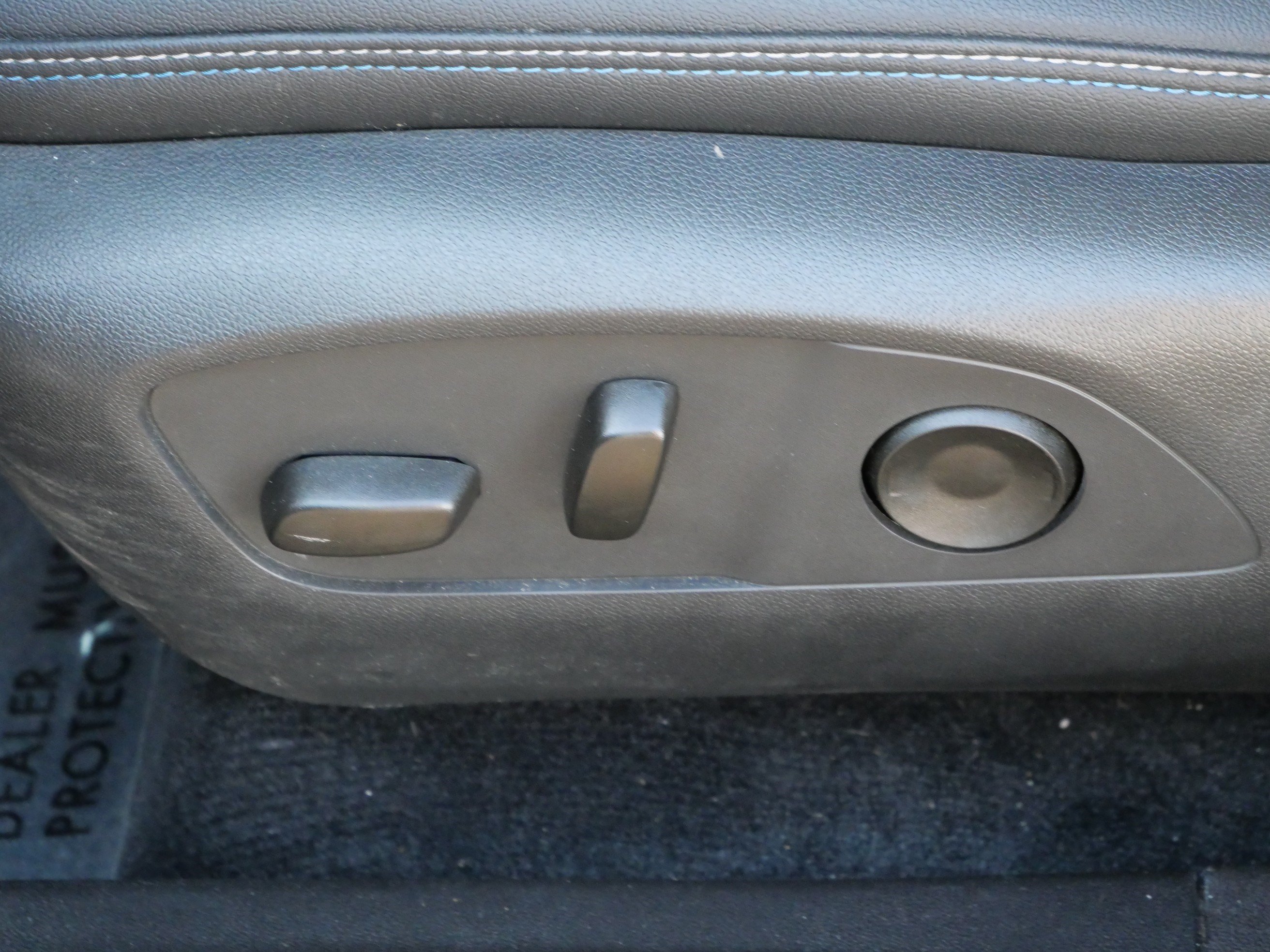 Used 2025 Chevrolet Equinox EV LT AWD/4WD image 18