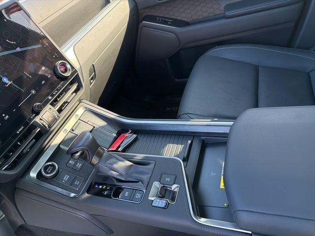 Used 2025 Lexus GX 550 w/ Accessory Package (2T) image 16