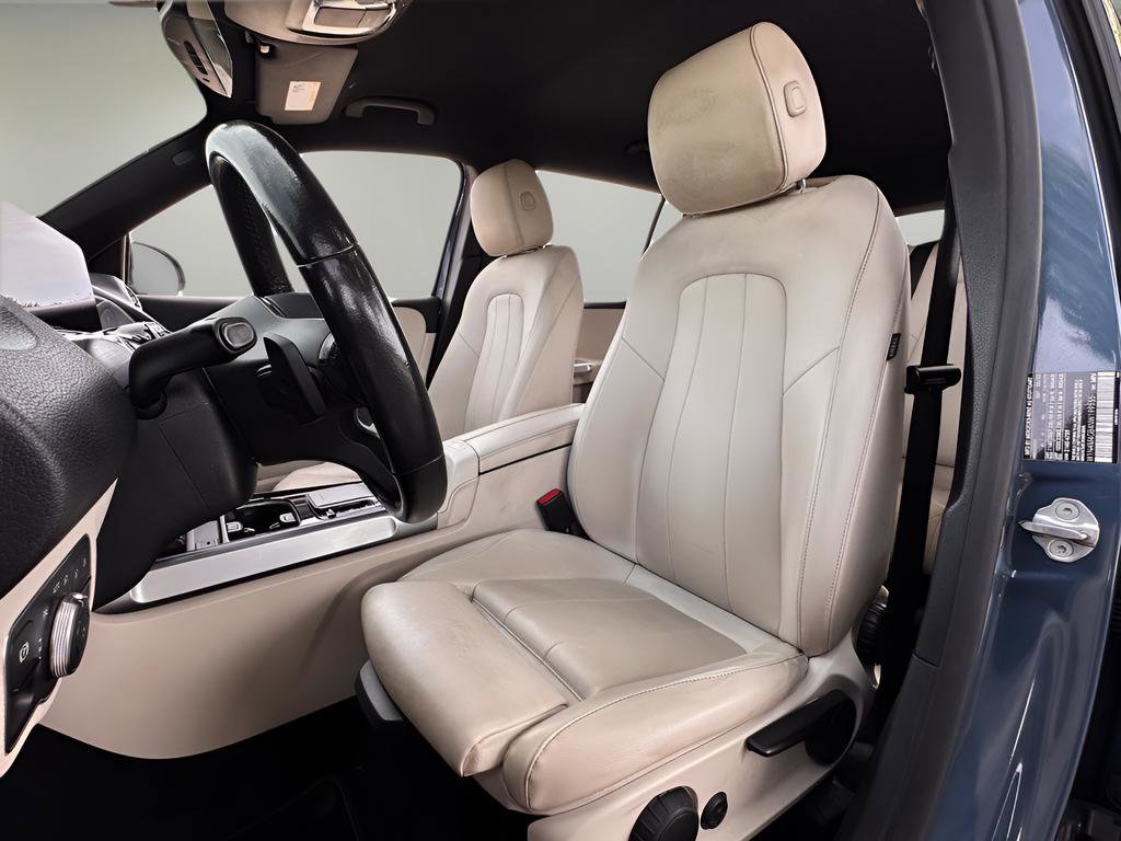 Used 2022 Mercedes-Benz GLB 250 w/ Premium Package Lite image 6