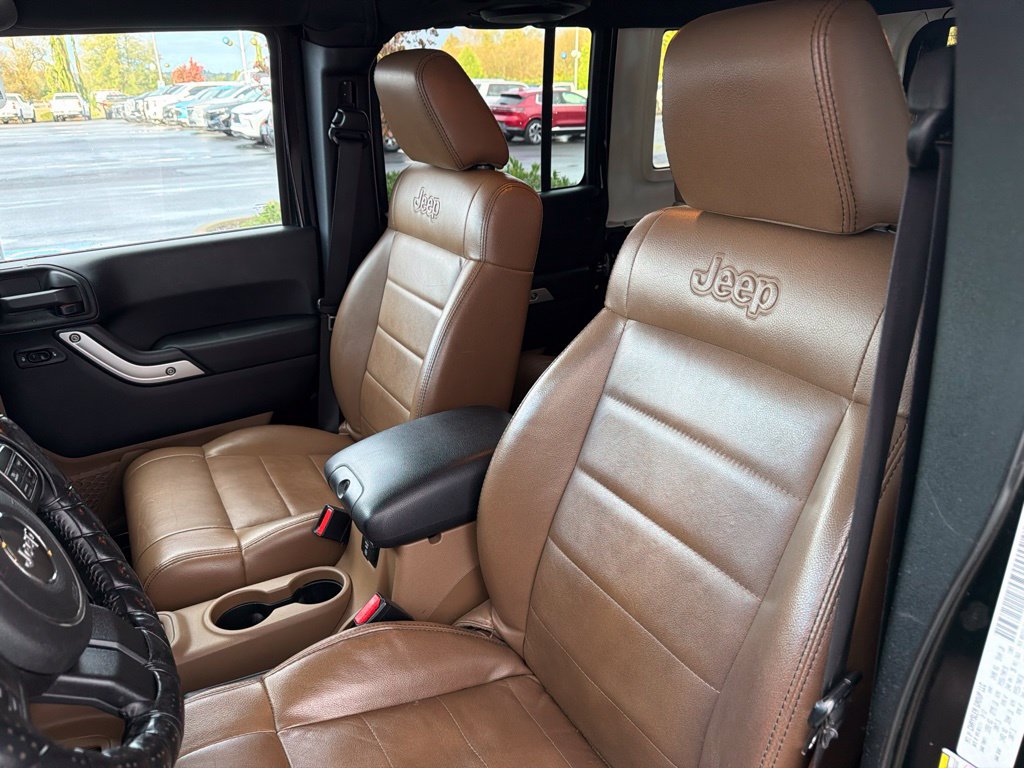 Used 2012 Jeep Wrangler Unlimited Sahara AWD/4WD image 18