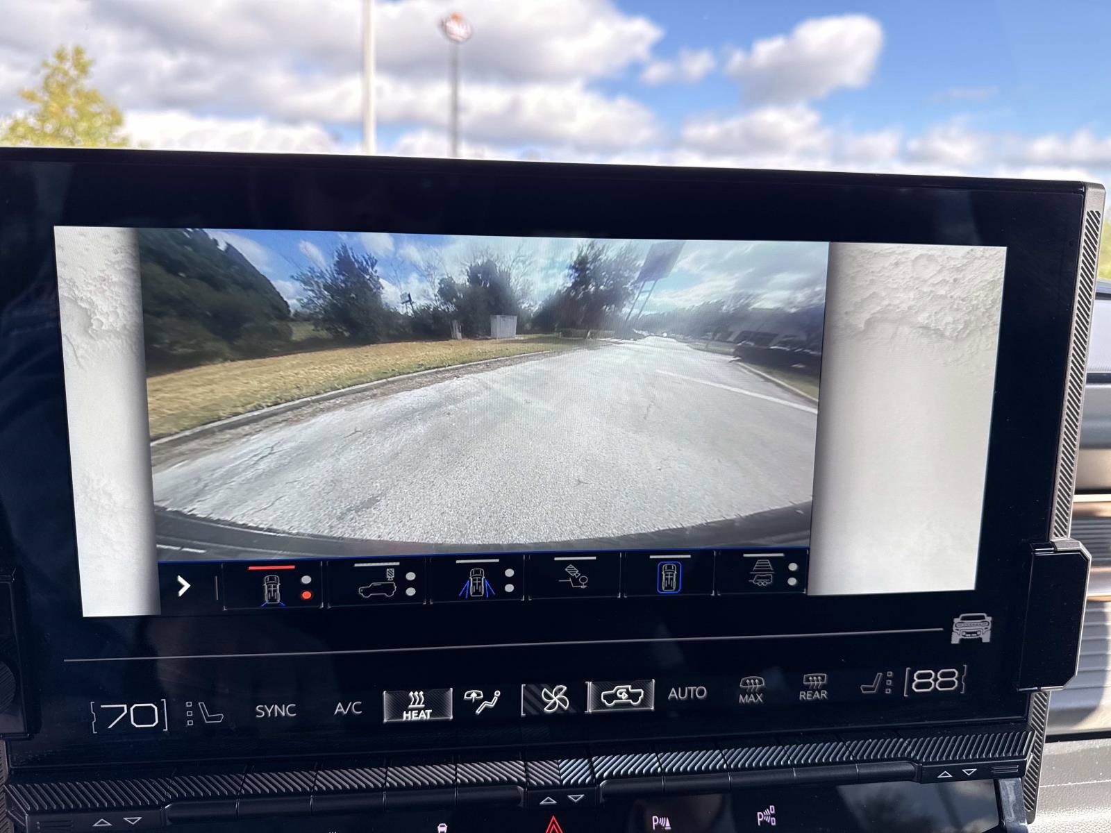 Used 2025 GMC Hummer EV 2X w/ LPO, Roof Cross Rail Package image 25