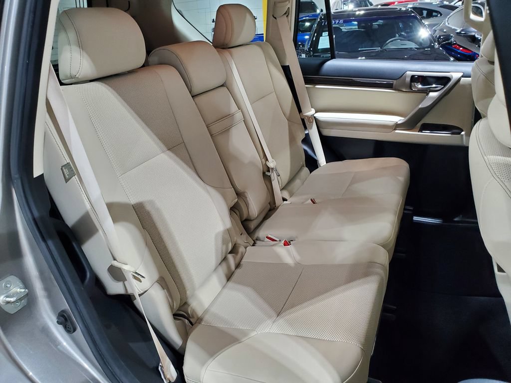 Used 2020 Lexus GX 460 Premium w/ Premium Package AWD/4WD image 21