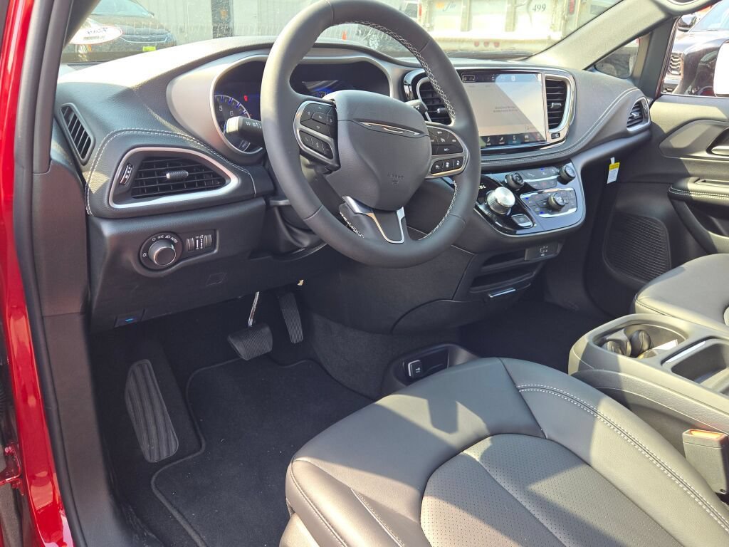 New 2027 Chrysler Pacifica Select AWD/4WD image 23