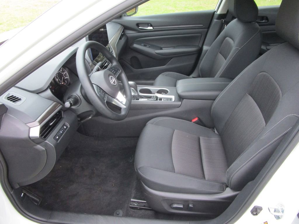 Used 2025 Nissan Altima 2.5 SV w/ SV Special Edition Package image 17