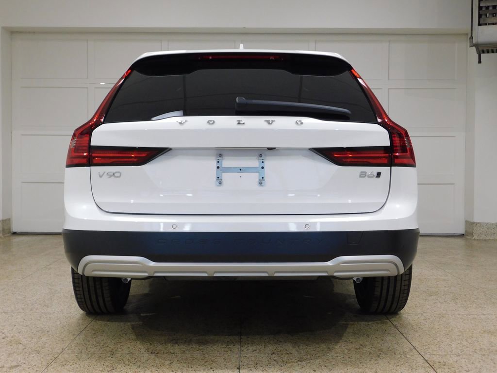Used 2026 Volvo V90 B6 Cross Country Ultra image 5