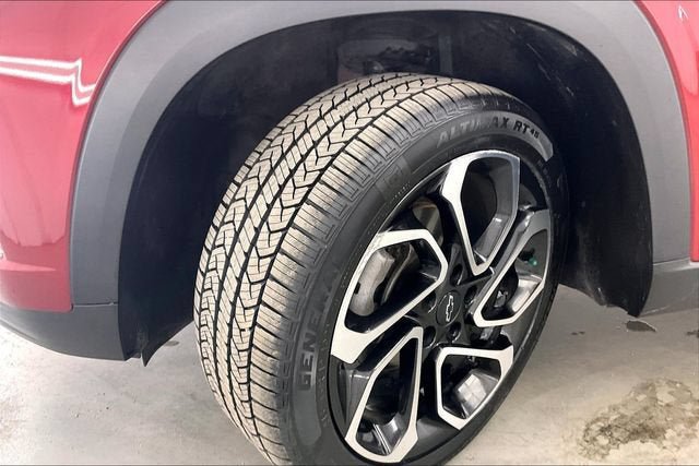 Certified 2024 Chevrolet Trax RS w/ Sunroof Package FWD image 34