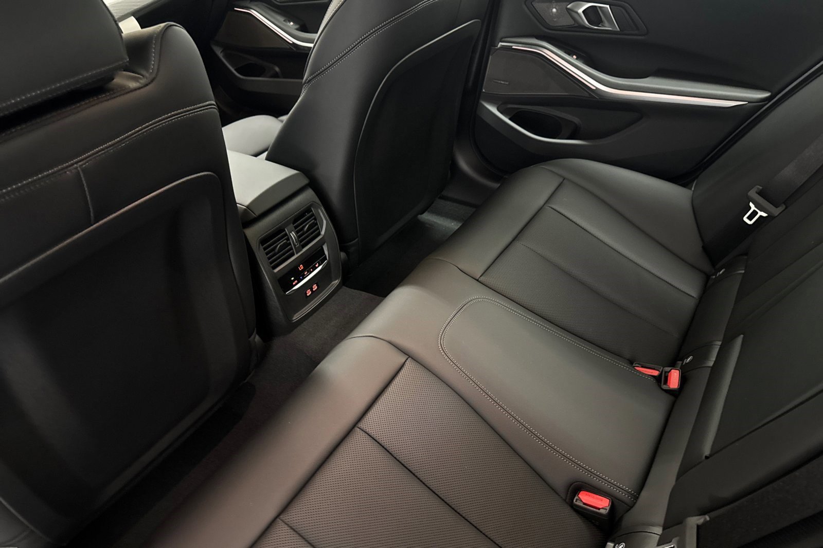 New 2026 BMW 330i Sedan w/ Premium Package image 21