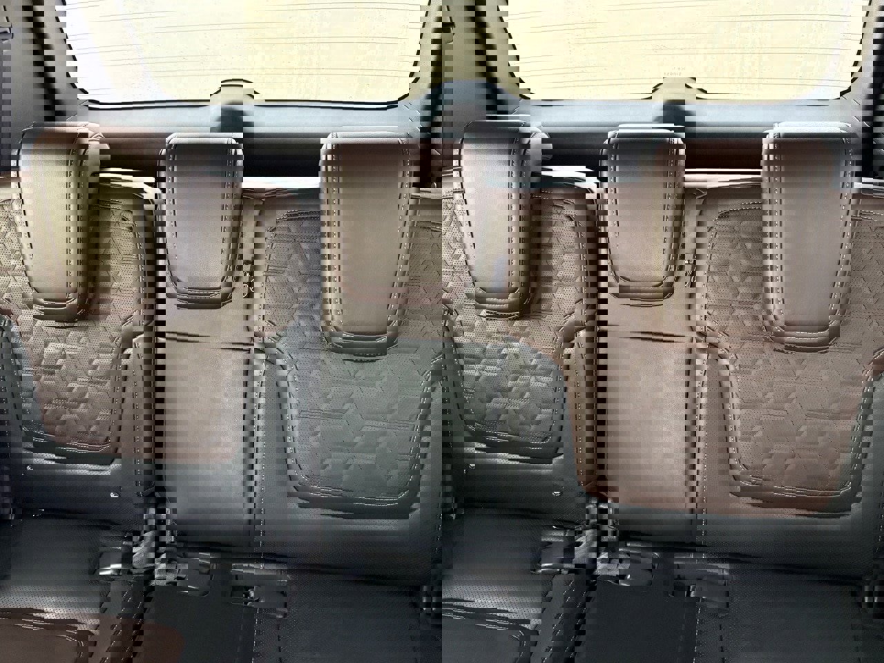 Certified 2025 Nissan Armada Platinum Reserve image 37