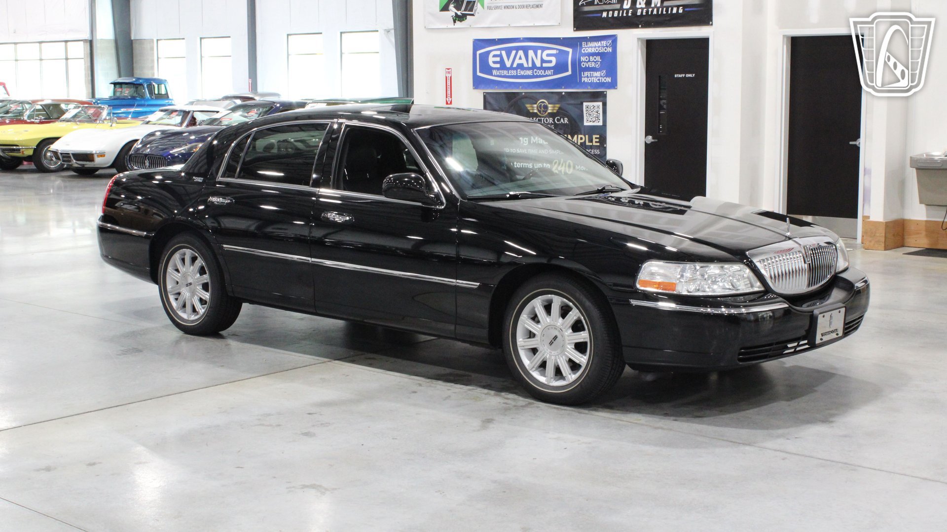 Used 2006 Lincoln Town Car Signature Limited RWD image 18