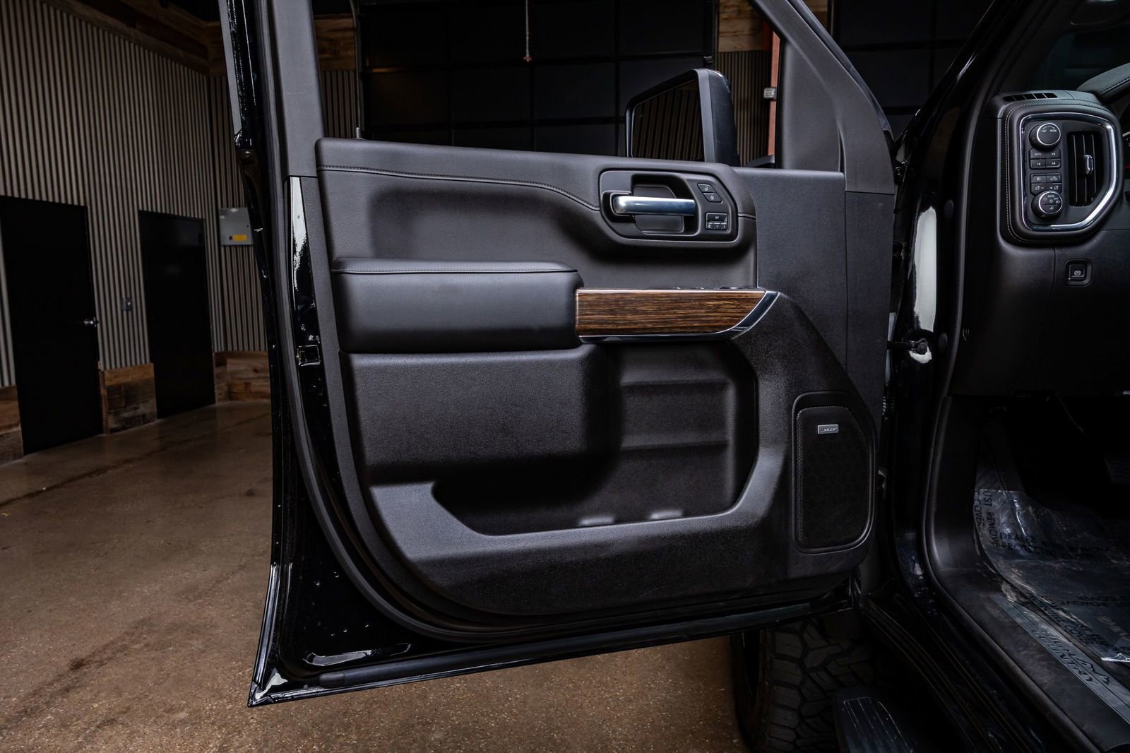 Used 2023 Chevrolet Silverado 3500 High Country w/ Z71 Off-Road Package image 35