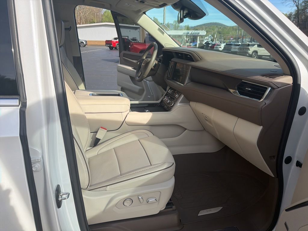 Used 2023 GMC Yukon Denali w/ Max Trailering Package image 17