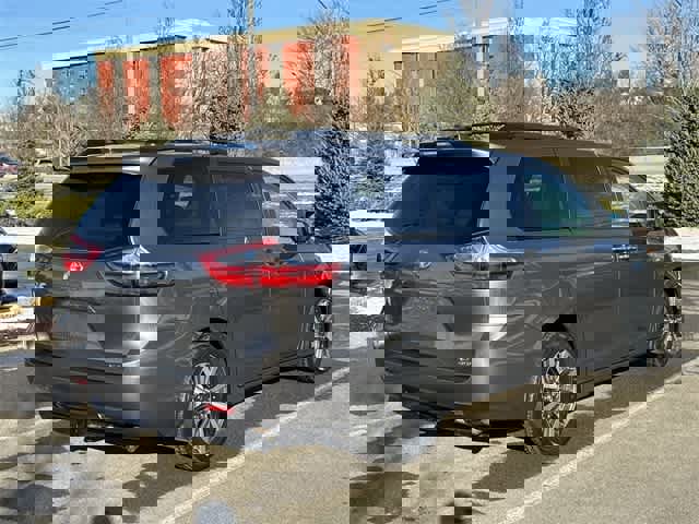 Used 2020 Toyota Sienna XLE image 35