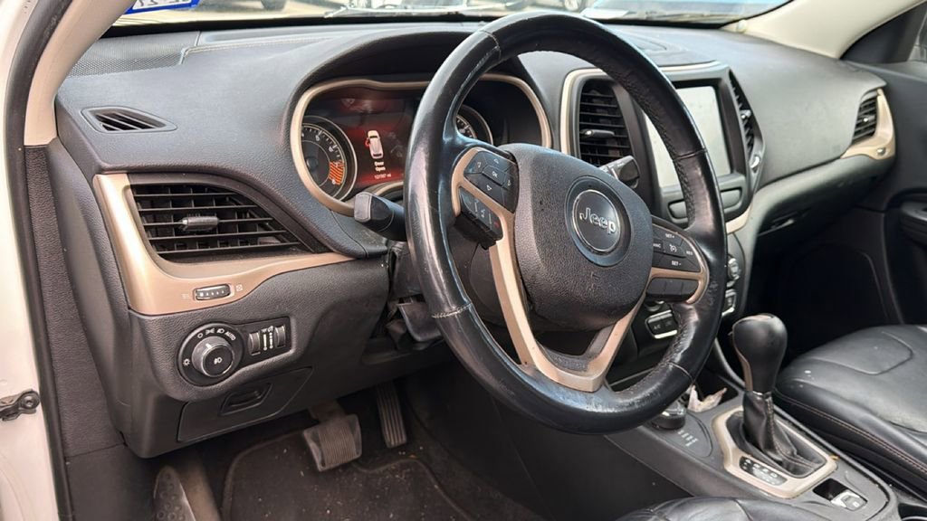 Used 2015 Jeep Cherokee Limited image 10