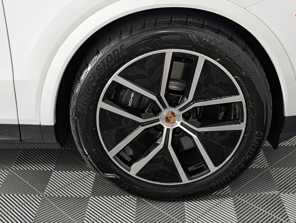 Used 2026 Porsche Cayenne E-Hybrid Coupe AWD/4WD image 14