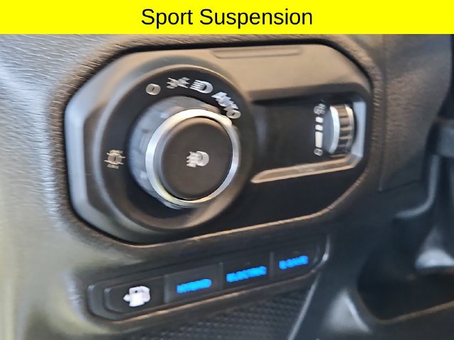Used 2023 Jeep Wrangler Unlimited Sahara w/ Cold Weather Group AWD/4WD image 19