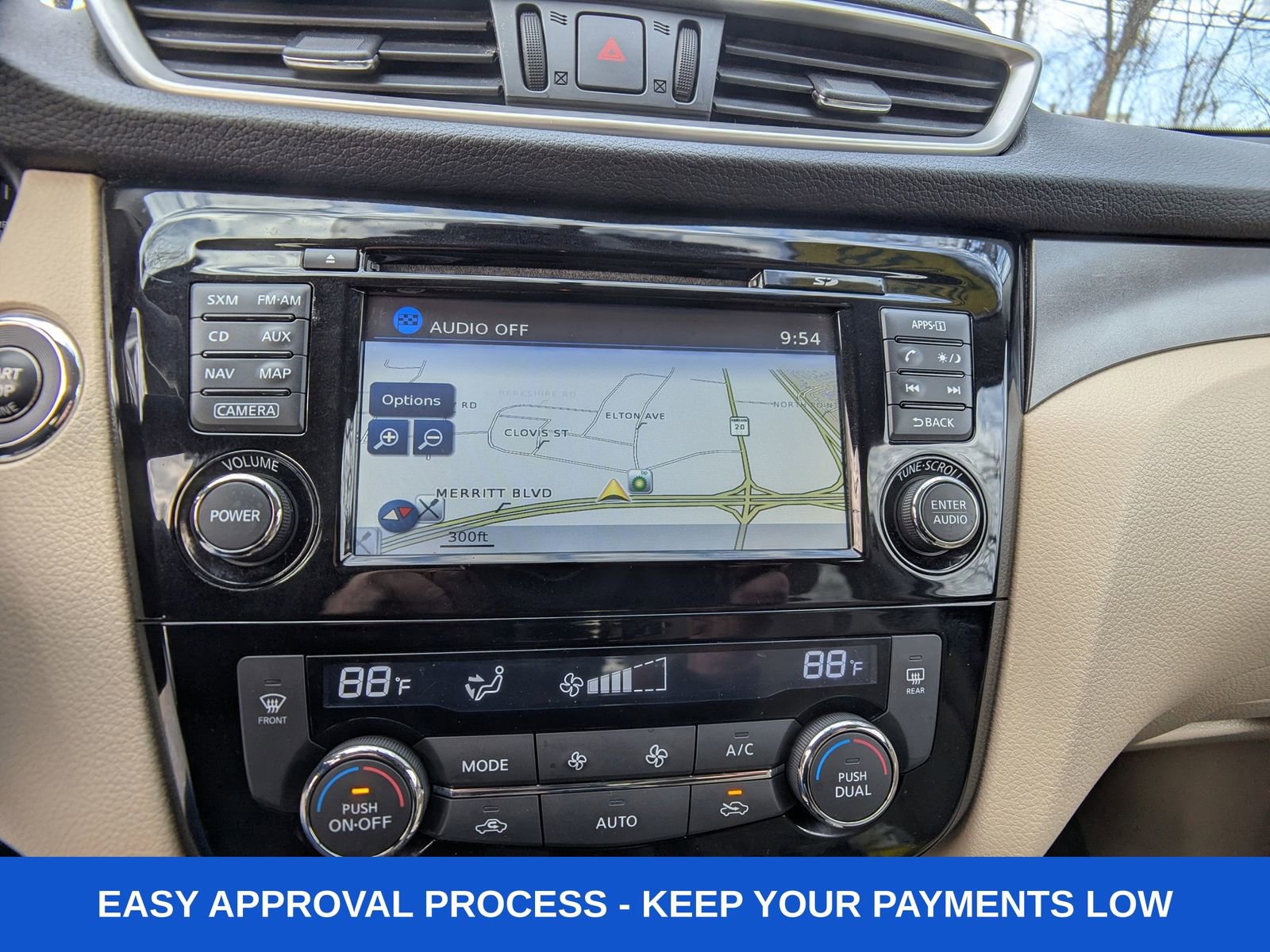 Used 2016 Nissan Rogue SV w/ SV Premium Package image 25