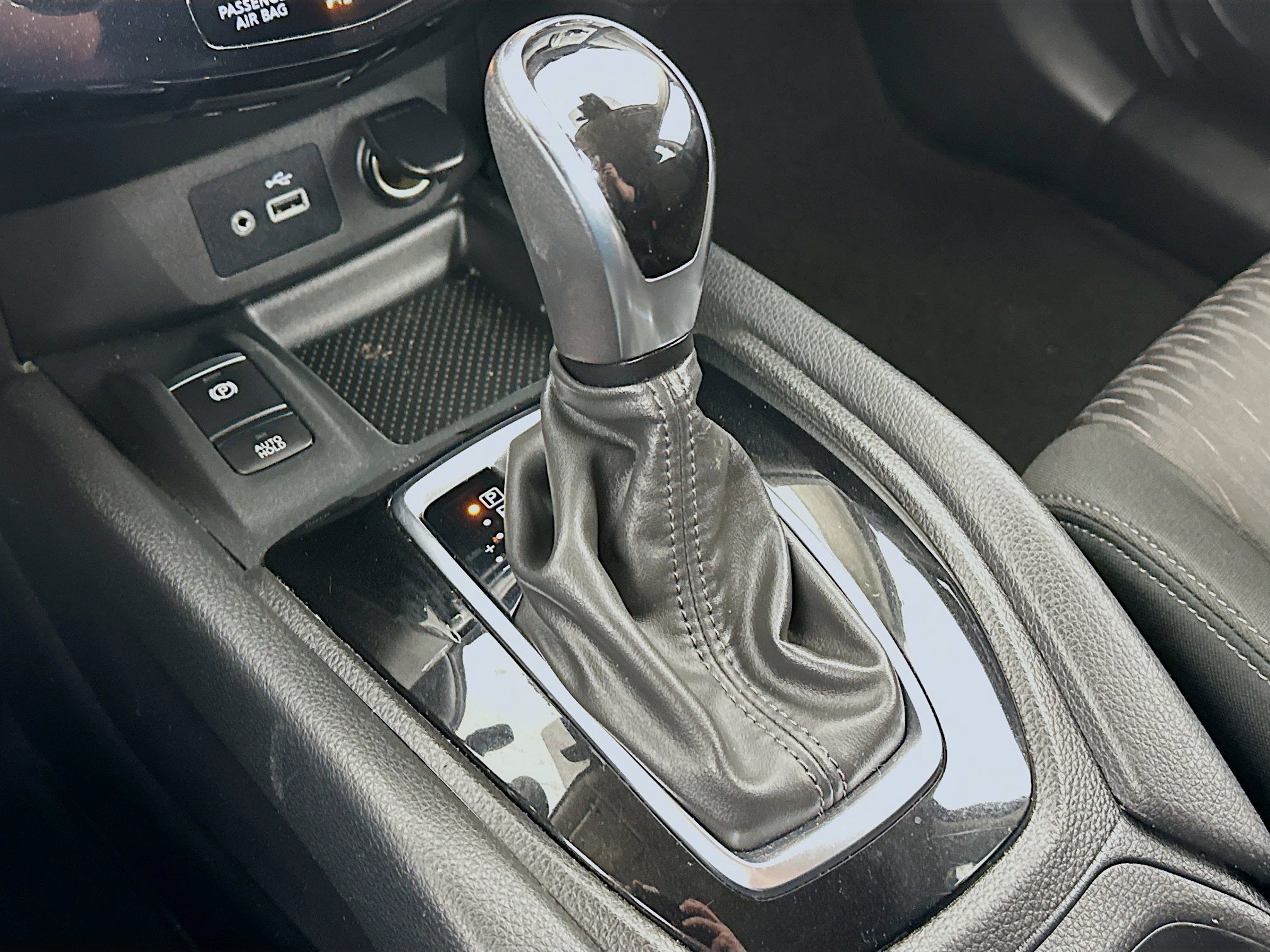 Used 2020 Nissan Rogue SV w/ Premium Package image 24