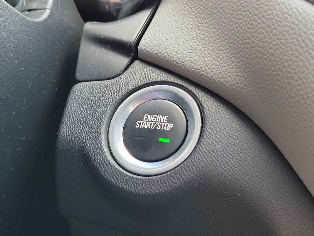 Used 2020 Chevrolet Equinox LS image 32